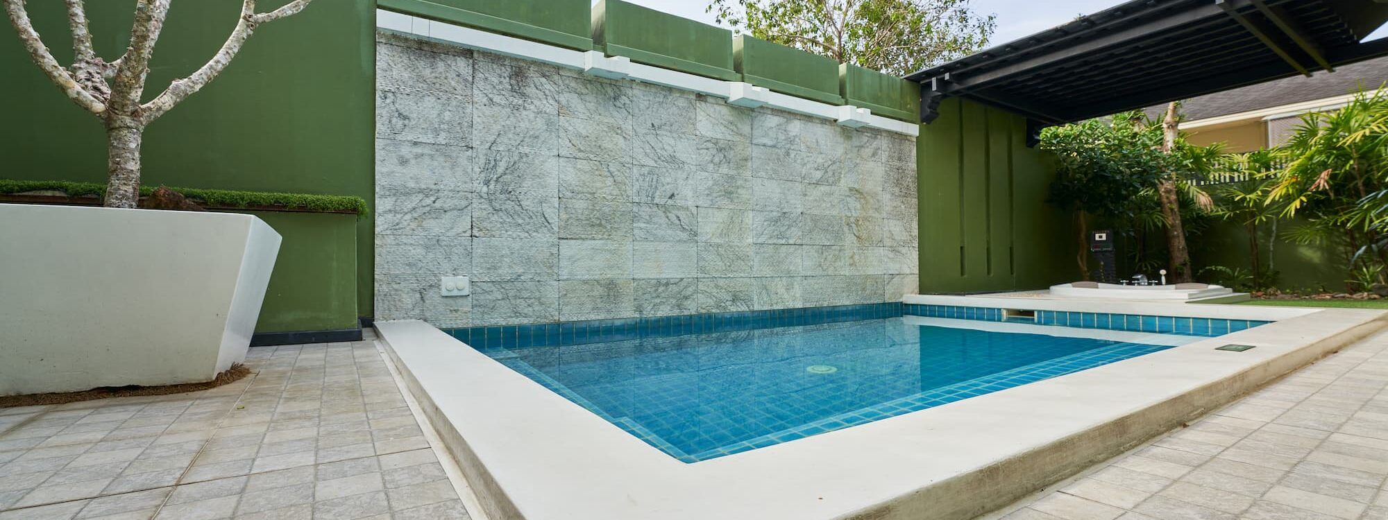 CARRELAGE AUTOUR PISCINE 2000X750 | Bitzberger Quelles sont les étapes essentielles pour la pose d’un carrelage sur une piscine ? Kingersheim