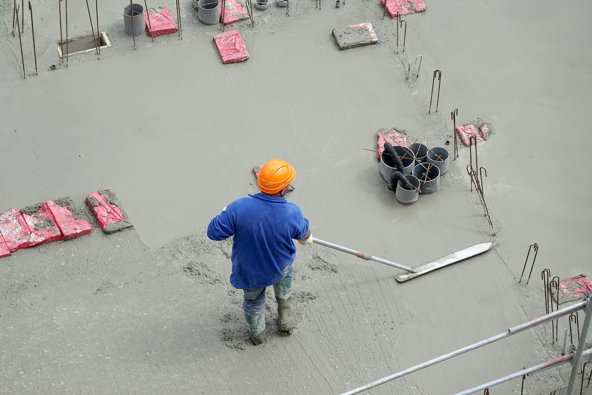 Chape fluide vs chape traditionnelle : quelle solution pour une terrasse durable ? Saint-Louis